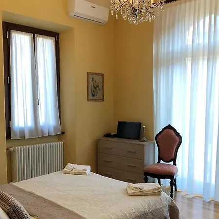 Giuliana Πανσιόν Μενάτζιο